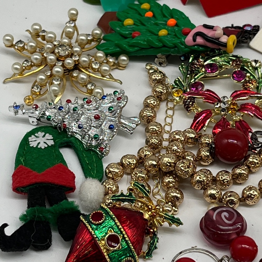 Christmas Crafter Lot of vintage to modern broken, faded missing stones jewelry - Picture 4 of 13